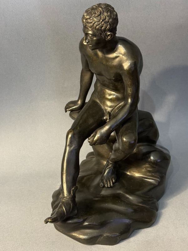 Scultura in bronzo ''Hermes seduto'' o ''Mercurio a riposo'' del Grand Tour