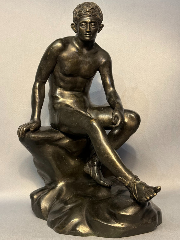 Scultura in bronzo ''Hermes seduto'' o ''Mercurio a riposo'' del Grand Tour