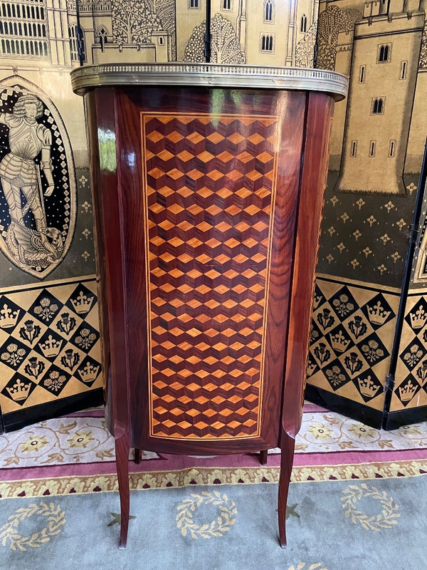 Chiffonnier intarsiato a cubo in stile di transizione