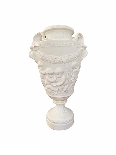 Vase balustre en biscuit de porcelaine d'après Clodion