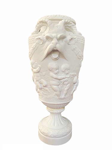 Vase balustre en biscuit de porcelaine d'après Clodion
