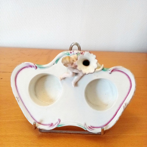 Encrier en porcelaine: Vienne (Autriche)  XVIIIème siècle.