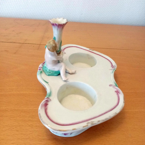 Encrier en porcelaine: Vienne (Autriche)  XVIIIème siècle.