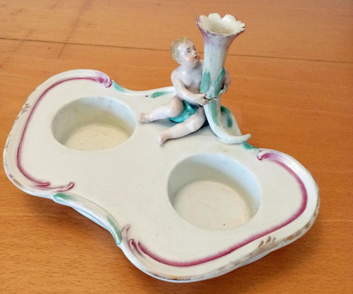 Encrier en porcelaine: Vienne (Autriche)  XVIIIème siècle.