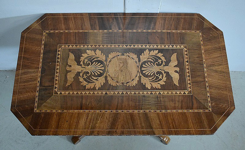 Inlaid Gueridon Table, in Walnut and Light Wood - 2nd part of the 19th century