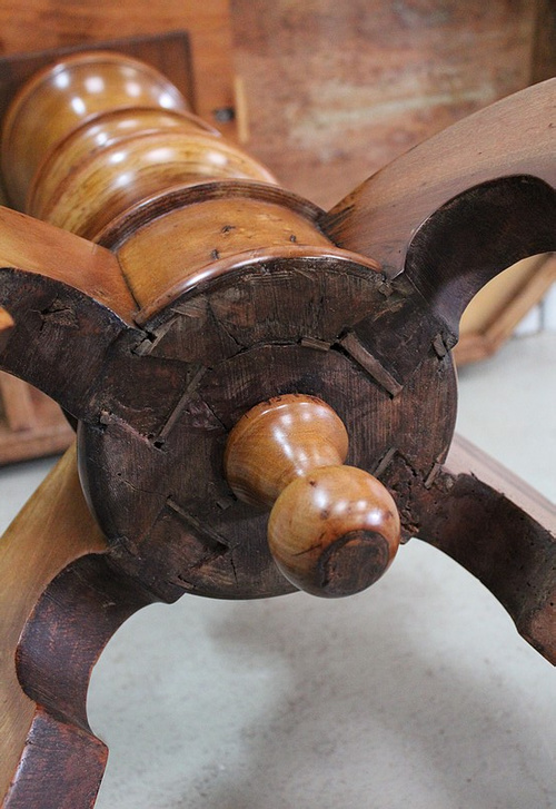 Inlaid Gueridon Table, in Walnut and Light Wood - 2nd part of the 19th century