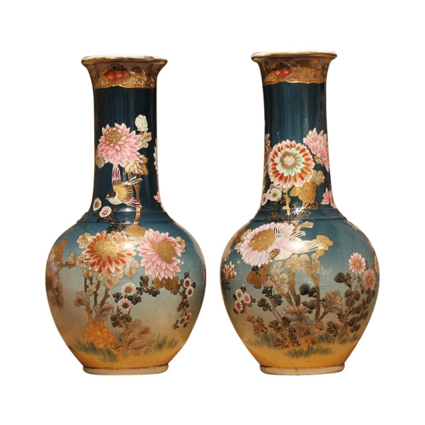 Paire de vases en faïence à fond bleu oiseaux et fleurs Japon, Satsuma, vers 1900