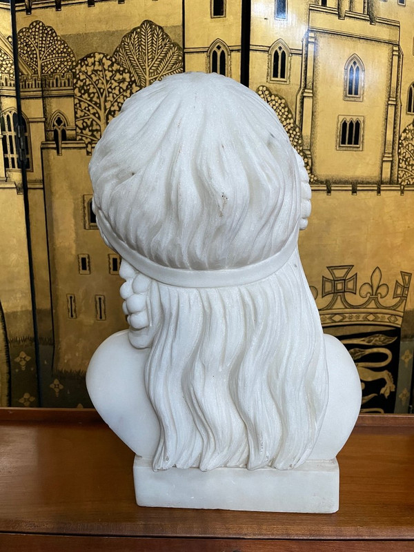 Büste Einer Frau Aus Marmor