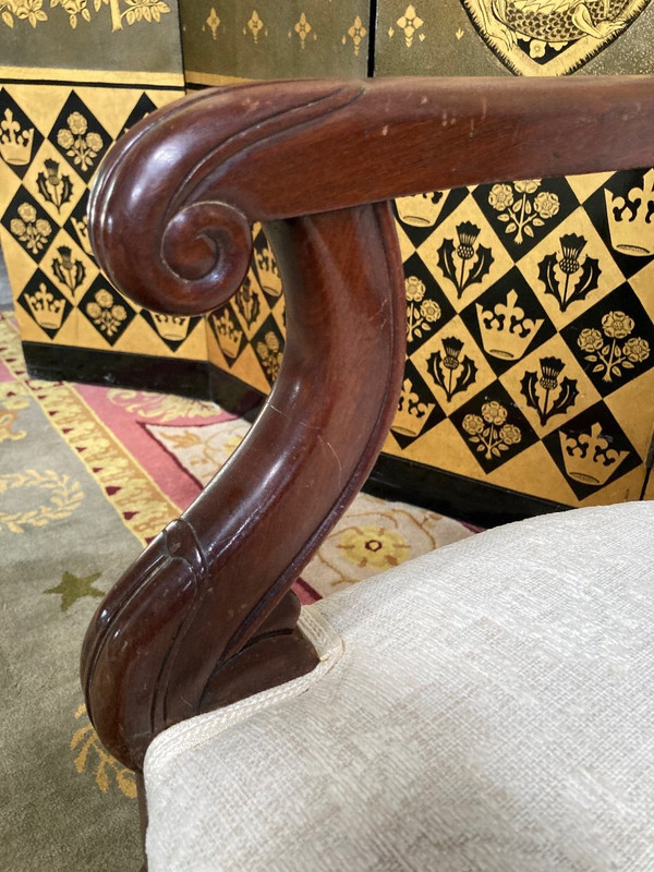 Poltrona in mogano del periodo del restauro