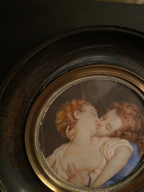  Beautiful miniature on ivory "the kiss" from the 19th century, this charming, torrid work of Fragonard