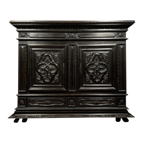 buffet d’appui ou armoire de valet  en bois noirci style Renaissance vers 1850