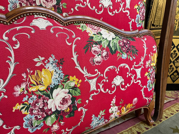 Lit Capitonné De Style Louis XV