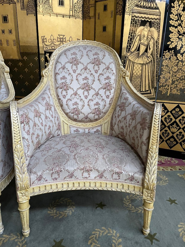 Paire de fauteuils bergères de style Louis XVI