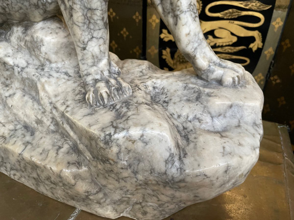 Scultura in marmo Pantera firmata Garnier