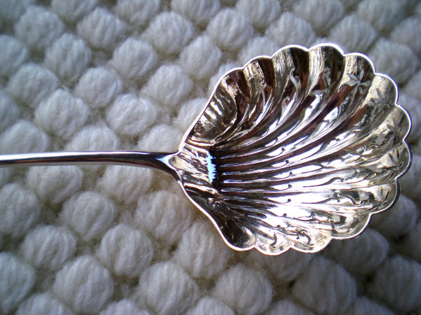 Cuillère à saupoudrer Napoléon III XIX ème en argent massif poinçon minerve