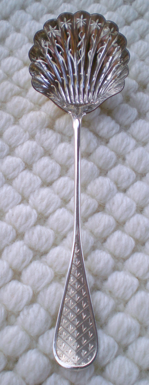 Cuillère à saupoudrer Napoléon III XIX ème en argent massif poinçon minerve