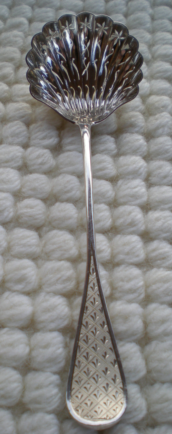 Cuillère à saupoudrer Napoléon III XIX ème en argent massif poinçon minerve