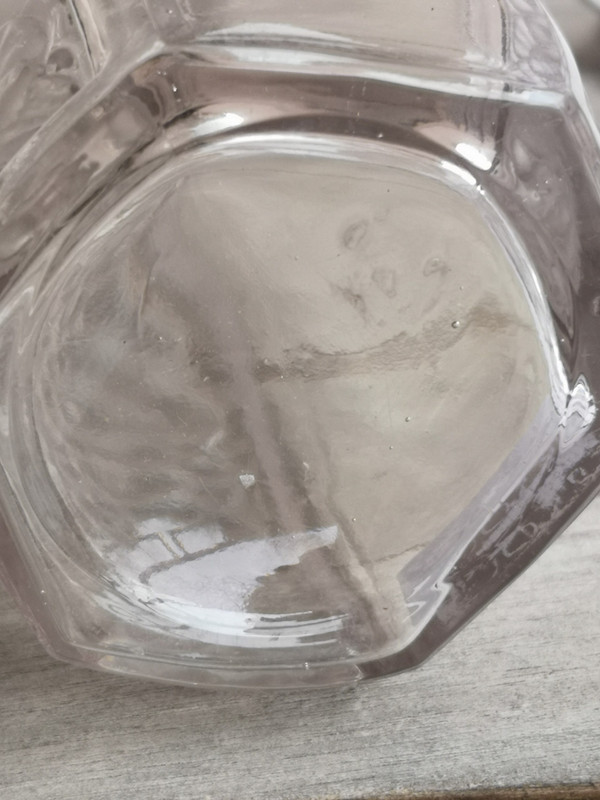 Rare and elegant shaker with cut sides floral decoration signed Lalique