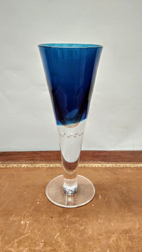 Blaue Kristallvase