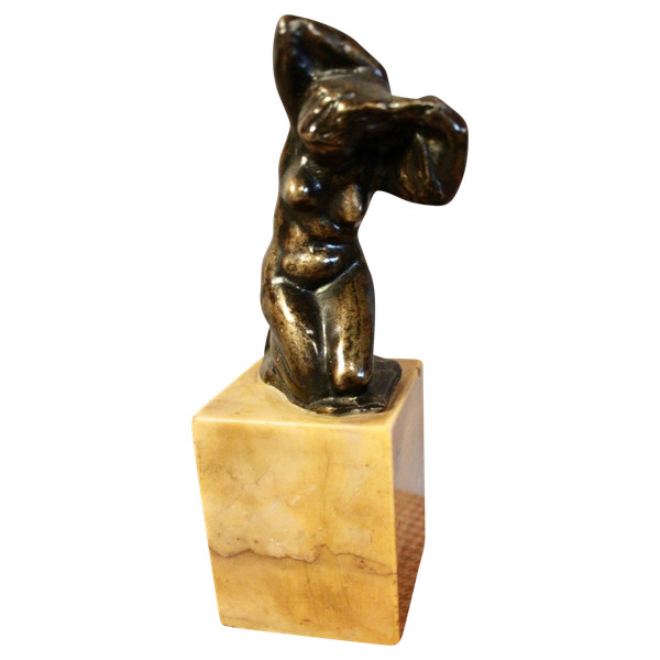 Bronzo di Léon Ernest Drivier "Bagnante che si lega i capelli"