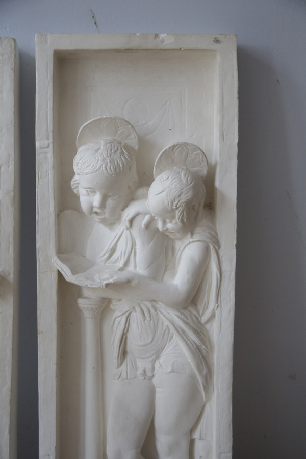 FRANZÖSISCHE Schule des 20. Jahrhunderts nach DONATELLO (1386-1466), Suite aus zwei Gipsreliefs.