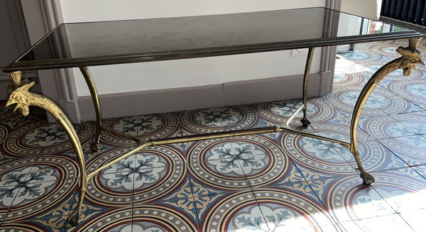 Maison CHARLES Table basse en bronze doré supportée par 4 pieds en forme de coq