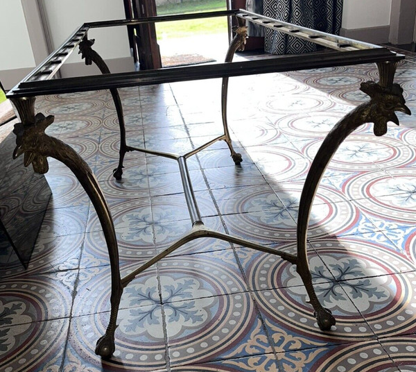 Maison CHARLES Table basse en bronze doré supportée par 4 pieds en forme de coq