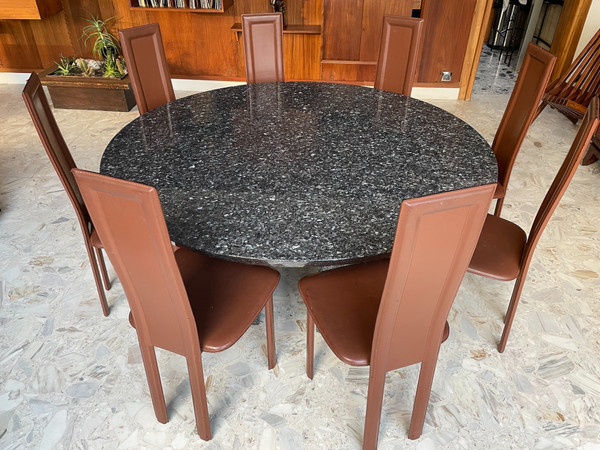 Grande tavolo rotondo in granito lucido 10 posti