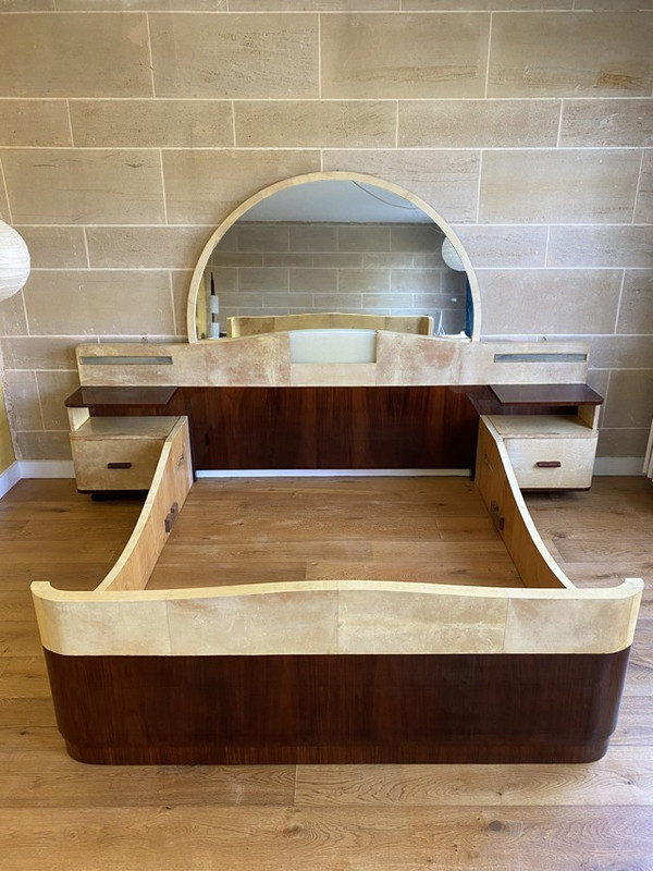 Grande letto con comodini integrati in palissandro e pergamena, Art Déco, XX secolo