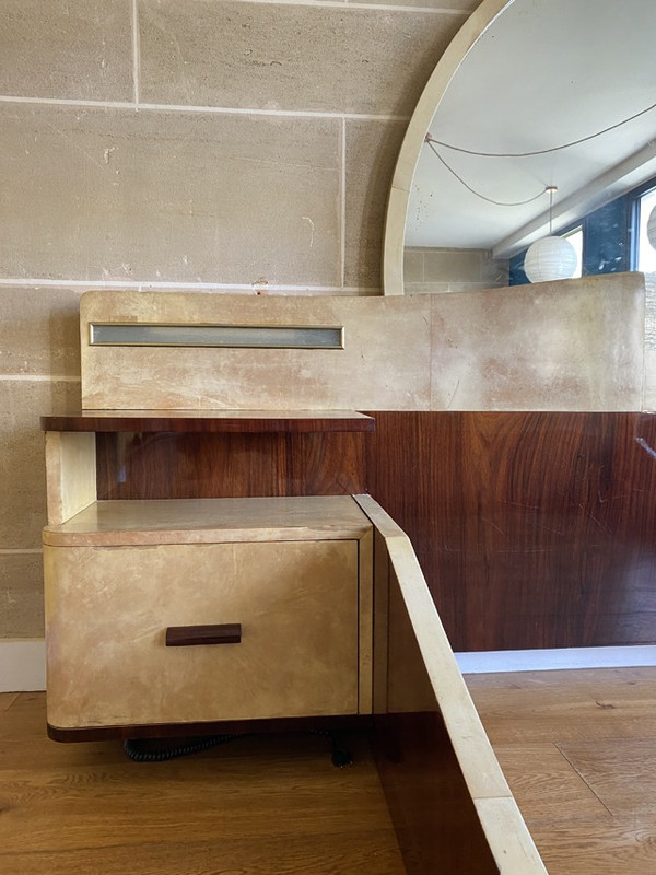 Grande letto con comodini integrati in palissandro e pergamena, Art Déco, XX secolo