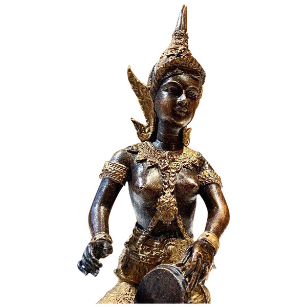 Thaïlande, Milieu Du XXème Siècle, Statue De Musicienne En Bronze à Patine Sombre Et Or.