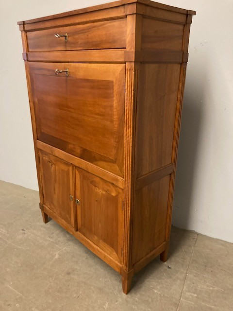 Antique walnut folding secretaire from the late 18th century. Louis XVI. Size 95 x 39 h 139. Restore