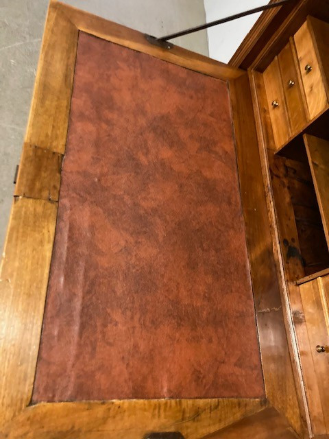 Antique walnut folding secretaire from the late 18th century. Louis XVI. Size 95 x 39 h 139. Restore