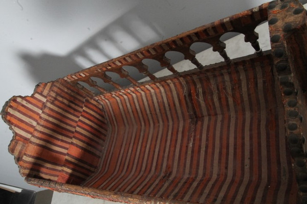 Ancient Florentine cradle from the 17th century in wood and ancient fabrics. Size 80 x 38 h40