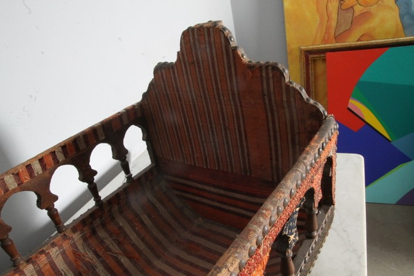 Ancient Florentine cradle from the 17th century in wood and ancient fabrics. Size 80 x 38 h40
