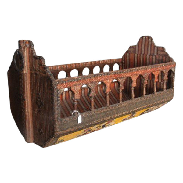 Ancient Florentine cradle from the 17th century in wood and ancient fabrics. Size 80 x 38 h40