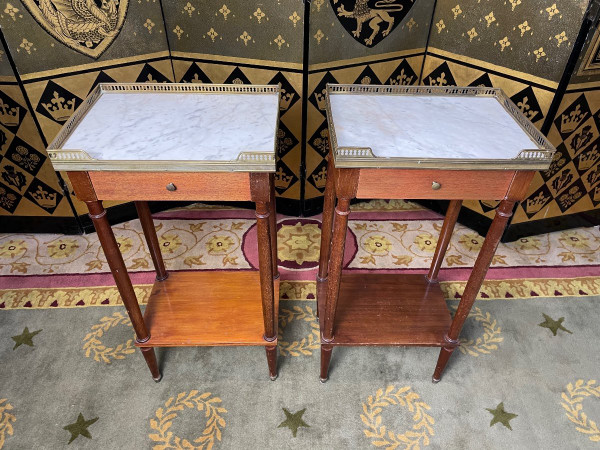 Paire De Tables De Chevet De Style Louis XVI
