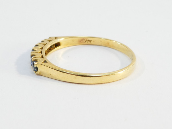 Bague en OR jaune 18 carats avec rangé de 6 saphirs
