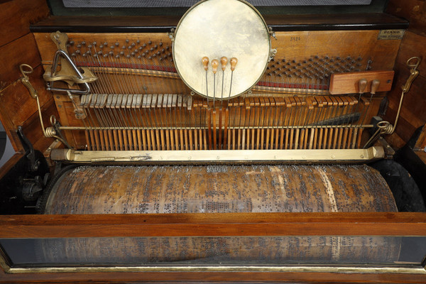 IMPORTANT SELF-PLAYING PIANO "LA VICTOIRE" STAMPED BLANCHE-PETIT & GOFFART 