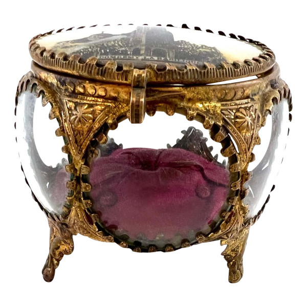 Old jewelry box, 19th century wedding ring.