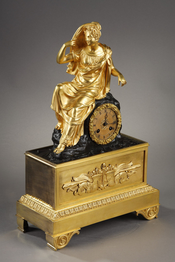 Restoration period Clock in gilt bronze with a young woman