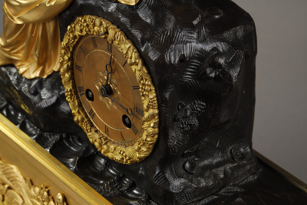 Restoration period Clock in gilt bronze with a young woman