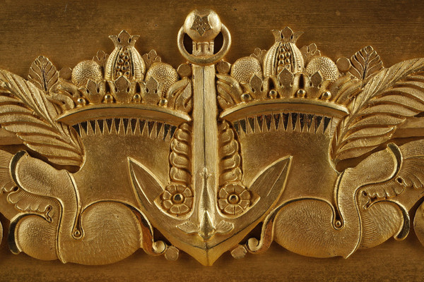 Restoration period Clock in gilt bronze with a young woman