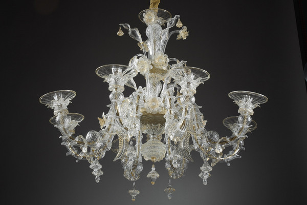 LARGE MURANO GLASS CHANDELIER WITH EIGHT ARMS OF LIGHT DECORATED WITH GOLD 