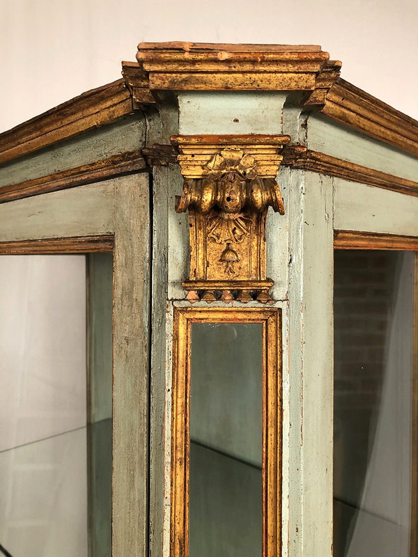 Vitrine en bois laqué bleu/vert, rechampi or, Italie XVIIIe-début XIXe