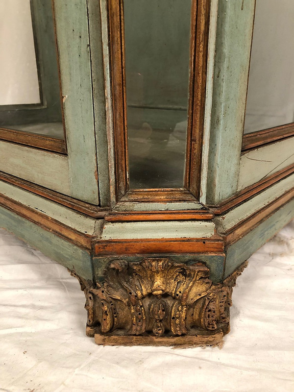 Vitrine en bois laqué bleu/vert, rechampi or, Italie XVIIIe-début XIXe