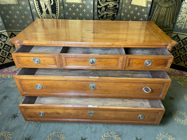 Commode époque Louis XVI