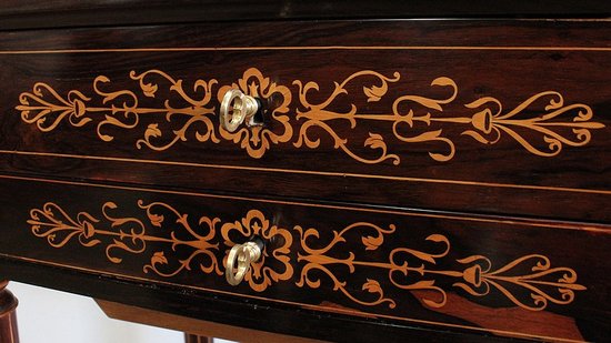  Petite table travailleuse, époque Charles X – Début XIXe 