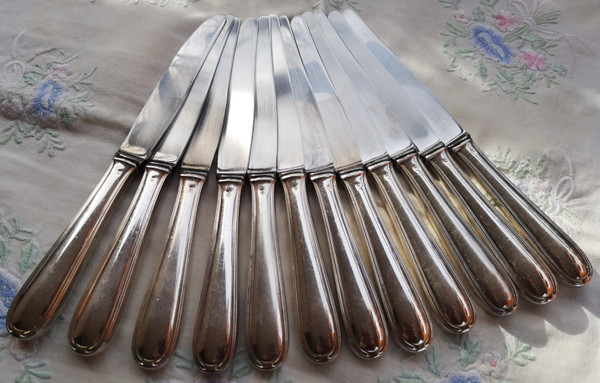 12 Dessert-/Käse-/Dessertmesser, silberne Metallgriffe, Orfèvrerie Saint Médard