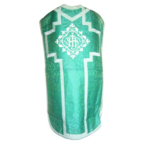 Chasuble in green damask and embroidery